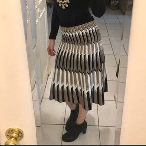 A-line striped knit skirt